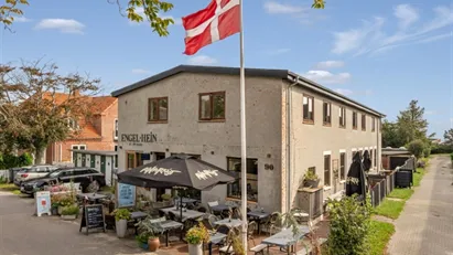 Bolig og erhverv midt i Nordby – 475 m2, talrige muligheder Bolig og erhverv midt i Nordby – 475 m2, talrige muligheder